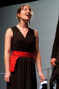 Élise Marie, soprane, lors d'une représentation du groupe Veni vedi canto - 2011